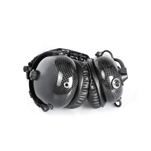 Auriculares para radio bidireccional RAN-1000CF con auriculares dobles, que incorporan una miniclavija XLR de desconexión rápida para una compatibilidad más rápida con varias radios. RAN-1000CF two-way radio headset with dual earcups, featuring a mini XLR quick disconnect jack for faster compatibility with various radios