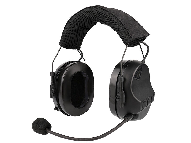 Тактическая гарнитура RE-10 черного цвета Front view of RE10 tactical headset with camouflage padding for military training