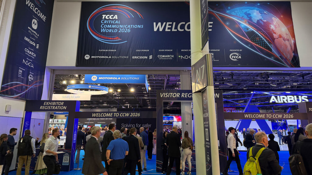 Visitors-entering-the-CCW-2026-exhibition-hall-in-London